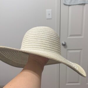 Stylish Cream Wide-Brim Hat